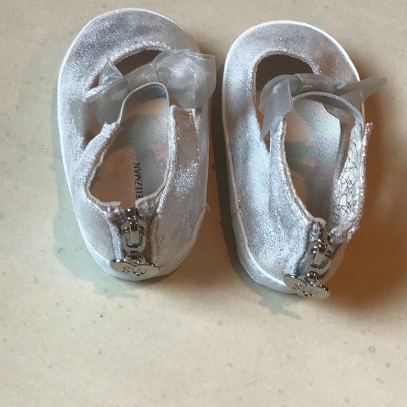 🌷STUART WEITZMAN SIZE 3 BABY SHOES NO BOX - Picture 2 of 3